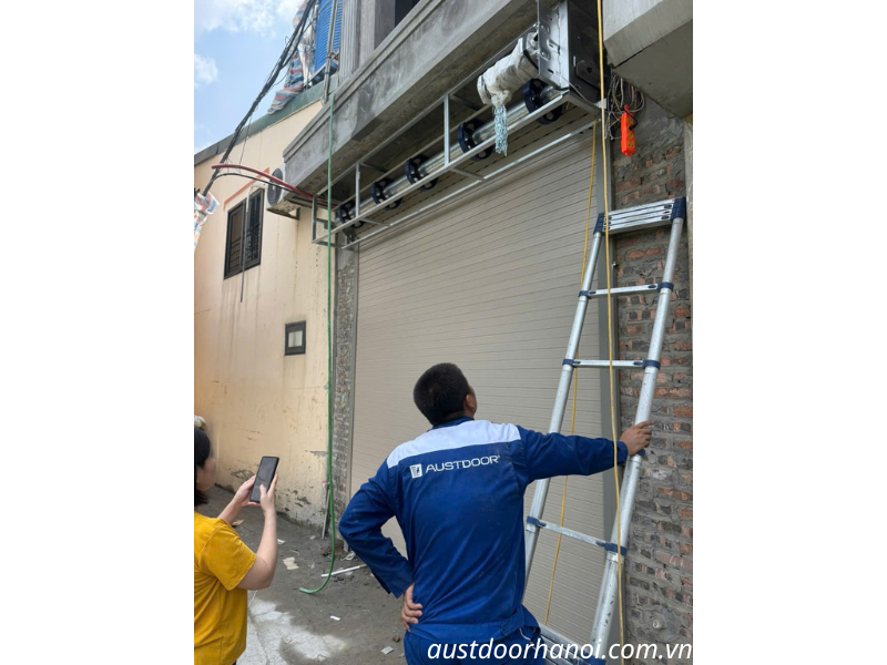 Lắp đặt cửa cuốn Austdoor S6