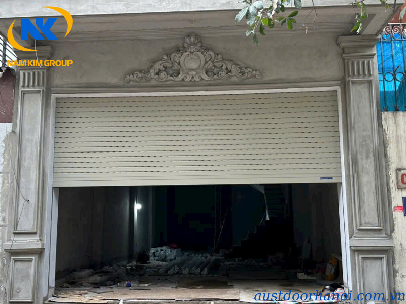 Cửa cuốn tự động mở lên khi đóng